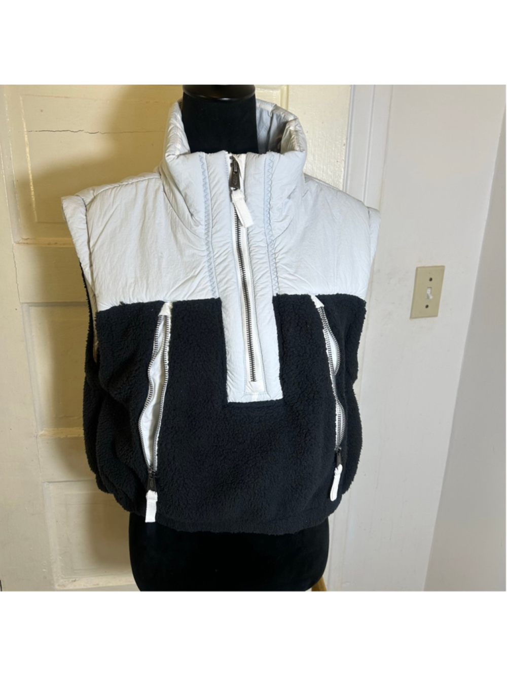 Free People Journey Ahead Faux Shearling Nylon Vest Black SM 
Streetwear Outdoor